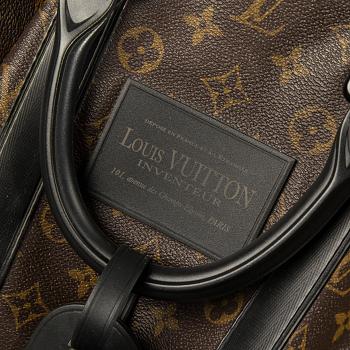 LOUIS VUITTON,.