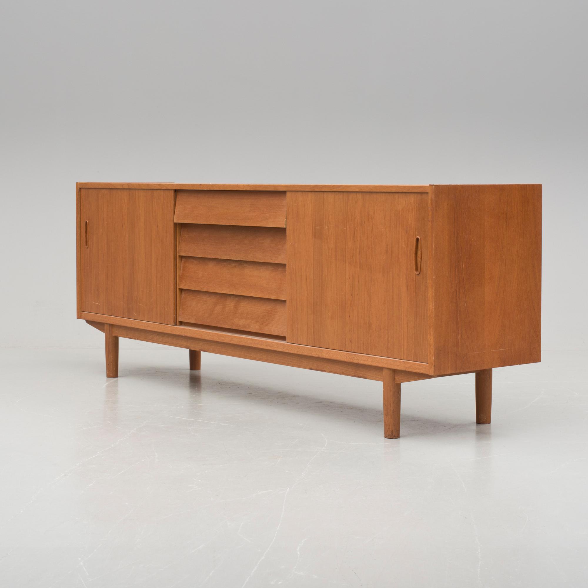 SIDEBOARD, "Trio", Nils Jonsson, Troeds, 1900-talets andra hälft.