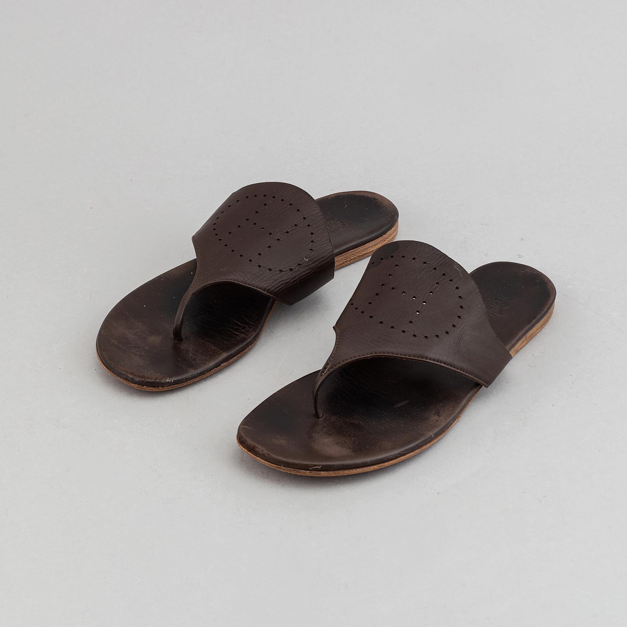 Hermès, a pair of leather sandals, size 39.