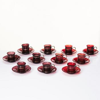A Chinese set of 11 peking glass tea cups with saucers, early 20th Century.