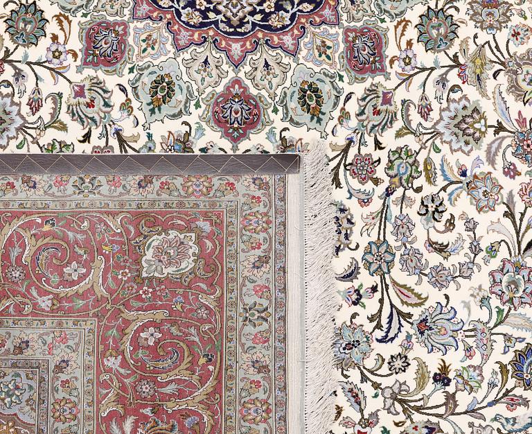 A part silk Tabriz carpet, 310 x 205 cm.