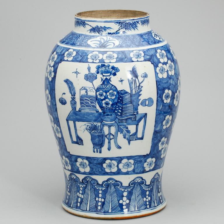 URNA, porslin, Kina, omkring 1900.