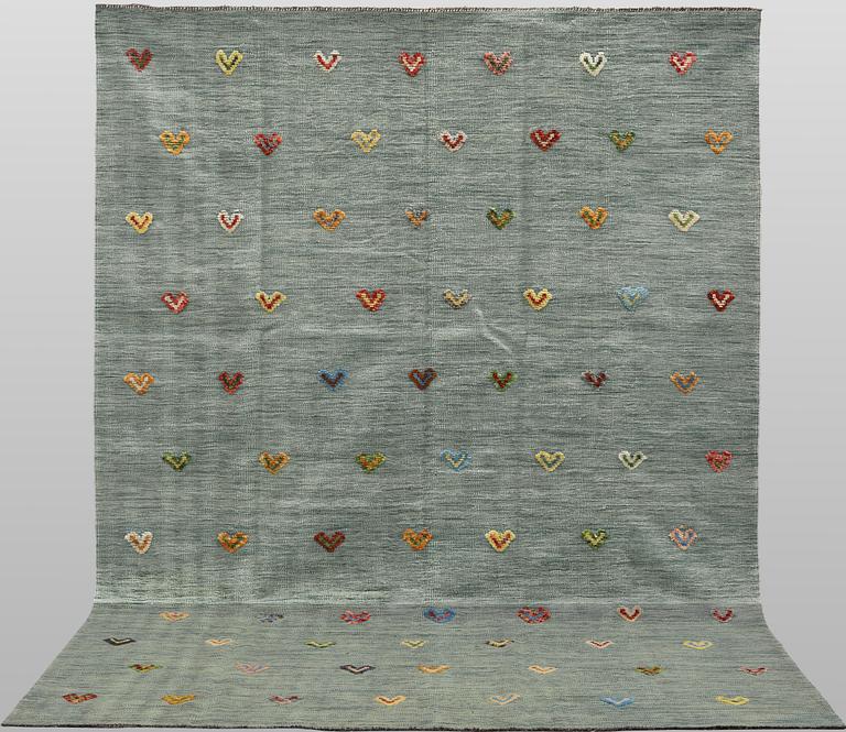 A Kelim carpet, 297 x 202 cm.