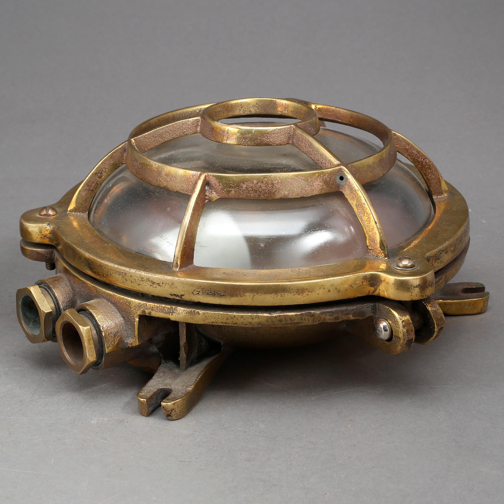 SKEPPSBELYSNING, ett par, 1900-talets första hälft.