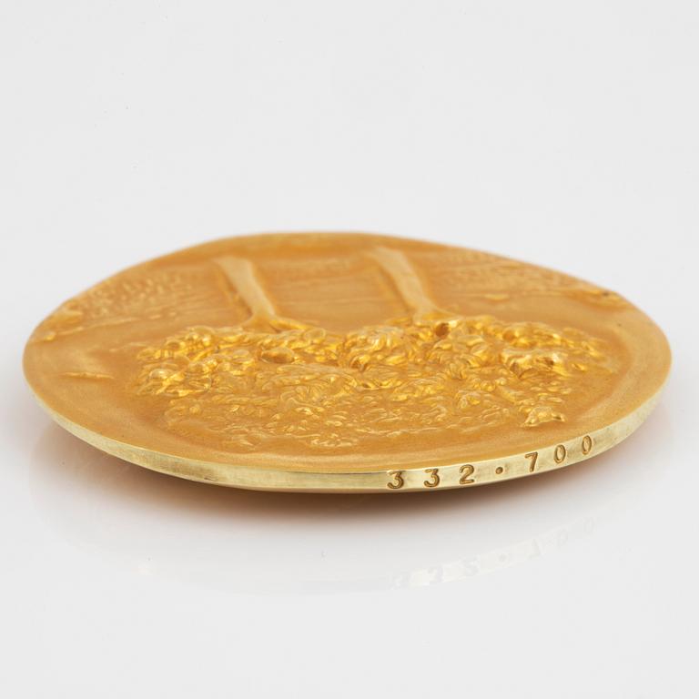 A Swedish commemorative medal in 18K gold.