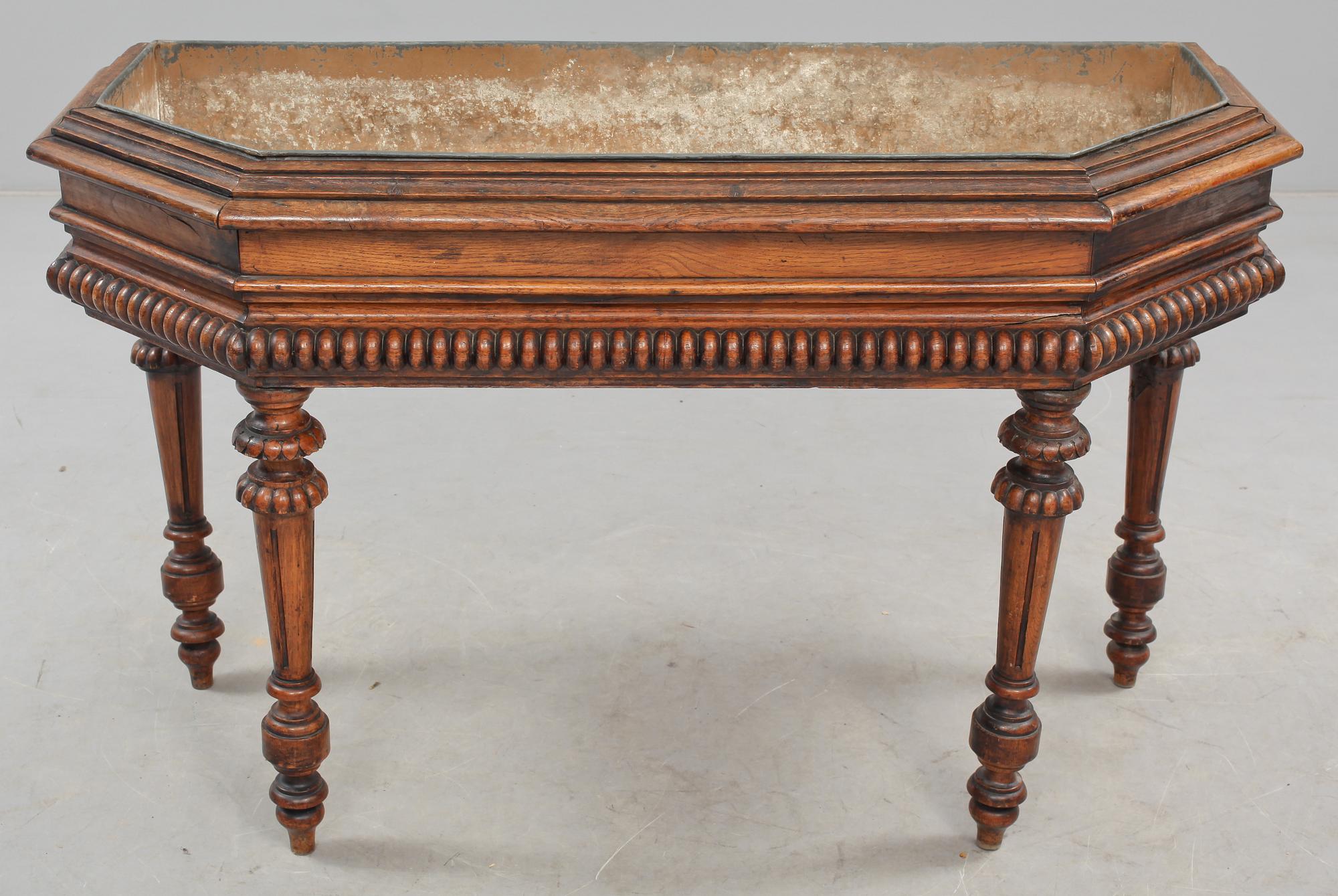 BLOMBORD, gustaviansk stil, sekelskiftet 1800/1900.