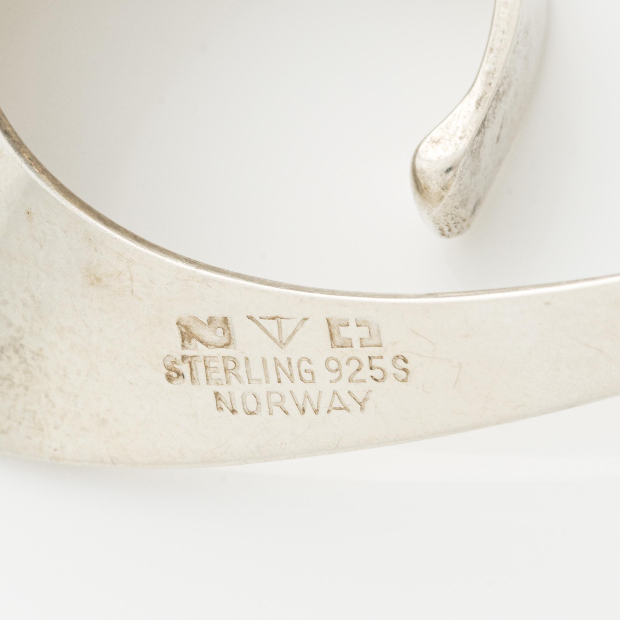 Tone Vigeland ett par örhängen sterlingsilver.