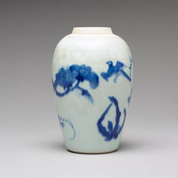 A blue and white Transitional vase, 17th Century.