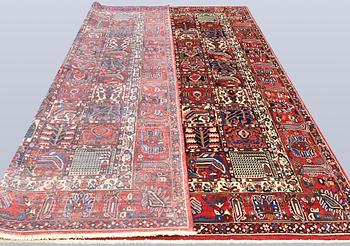 A Baktiari carpet, approx. 410 x 312 cm.