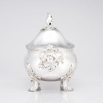 Daniel Lundgren, terrin med lock, silver (verksam Reval 1771-83). Rokoko.