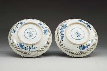 A pair of blue and white serving dishes, Qing dynasty, Qianlong (1736-95).