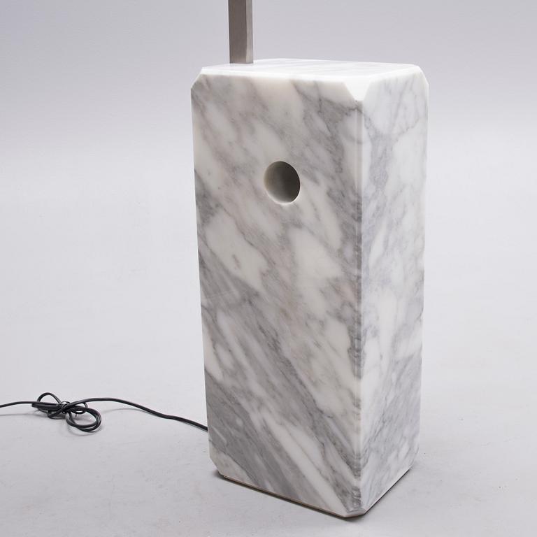 LATTIAVALAISIN, "Arco", Achille ja Pier Castiglioni, Flos, Italia, suunniteltu 1962.