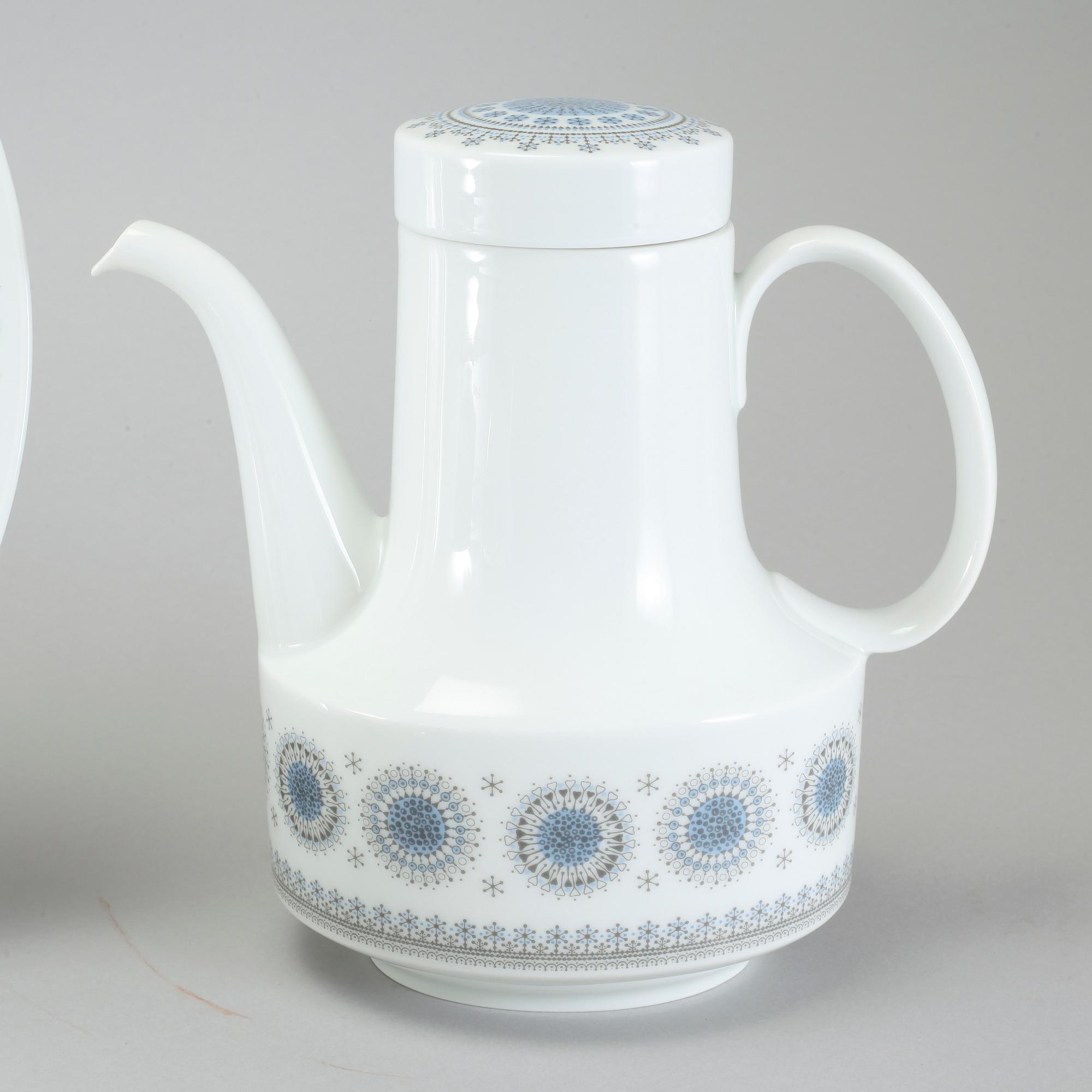 28 pieces of porcelain tableware by Tapio Wirkkala, model "Composition/Jääkukka" for Rosenthal, 20th century.