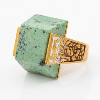 Ring 18K gold green stone possibly grossular garnet.