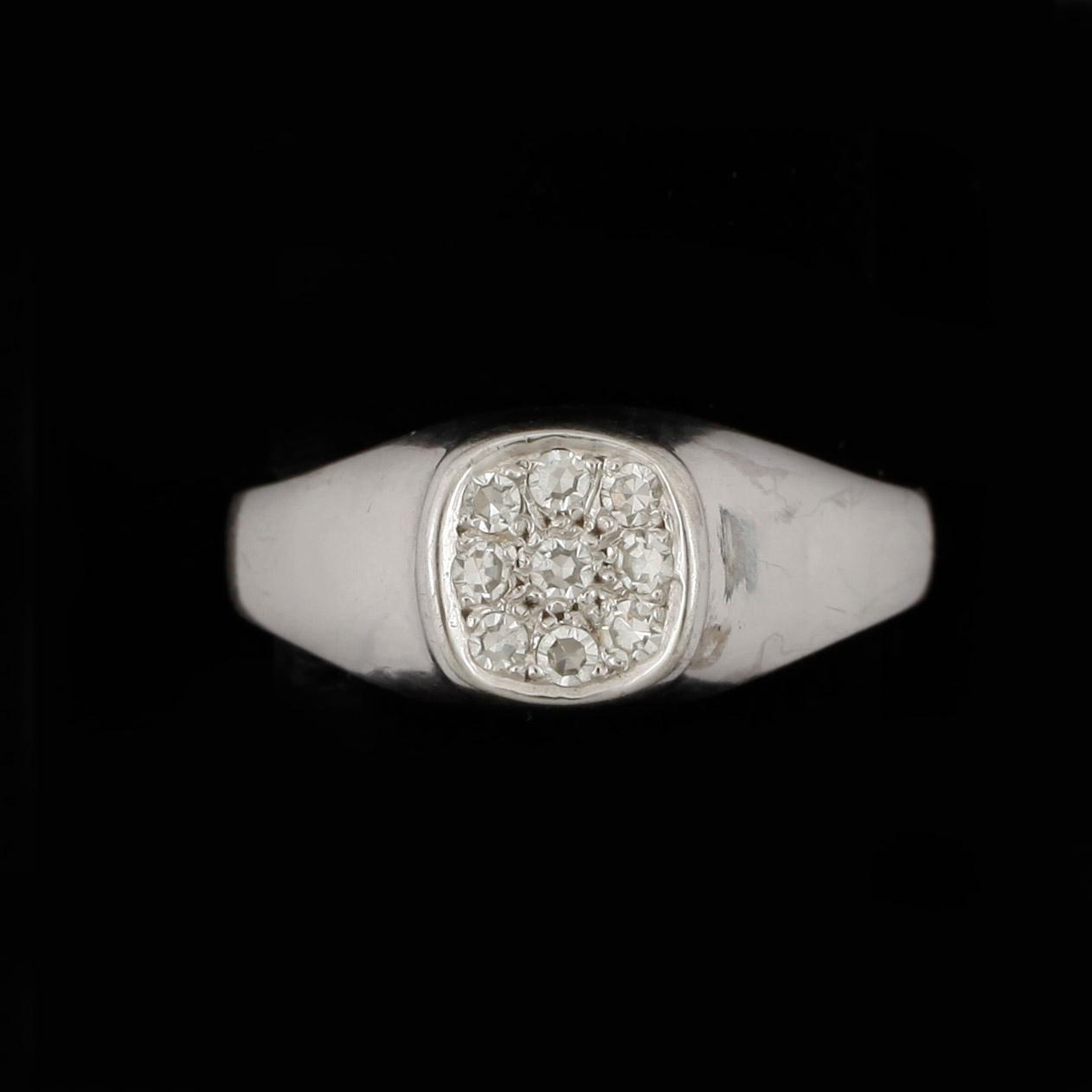 RING, 18k vitguld samt briljantslipade diamanter, tot 0,18 ct. Vikt ca 4 g.