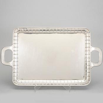 BRICKA, silver, oidentifierade stämplar, 1900-talets andra hälft. Vikt ca 1710g.