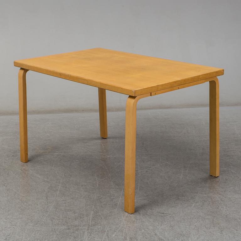 ALVAR AALTO, skrivbord samt hurtsar, ett par, Artek, Finland.
