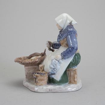 FIGURIN, porslin, Axel Locher, Bing & Gröndal. 1900-tal.