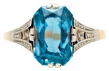 629. TOPAZ RING.