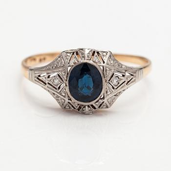 Ring, 14K guld, diamanter ca 0.02 ct tot och safir. Finska importstämplar.