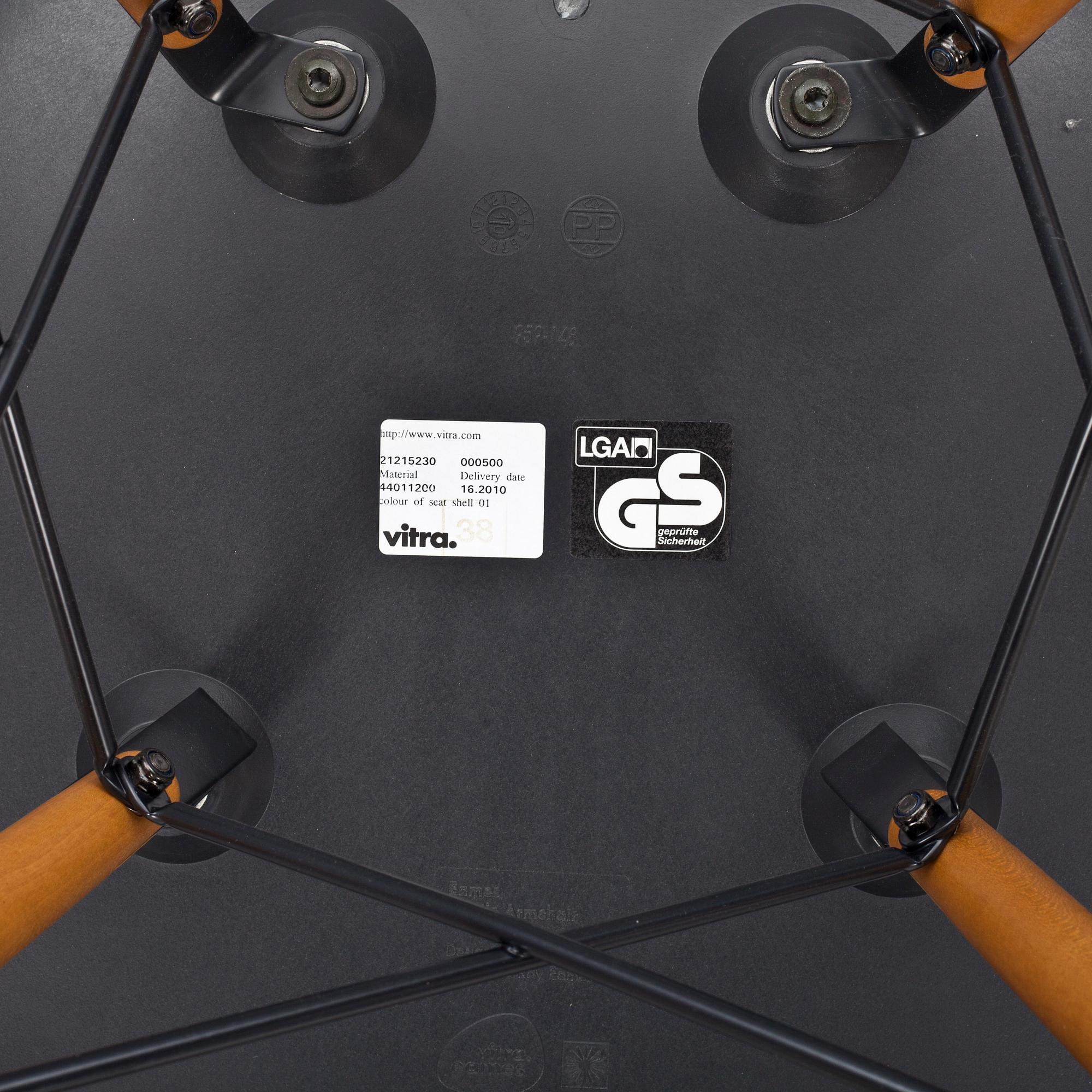 KARMSTOL, "Plastic armchair", Charles & Ray Eames, Vitra, 2000-tal.