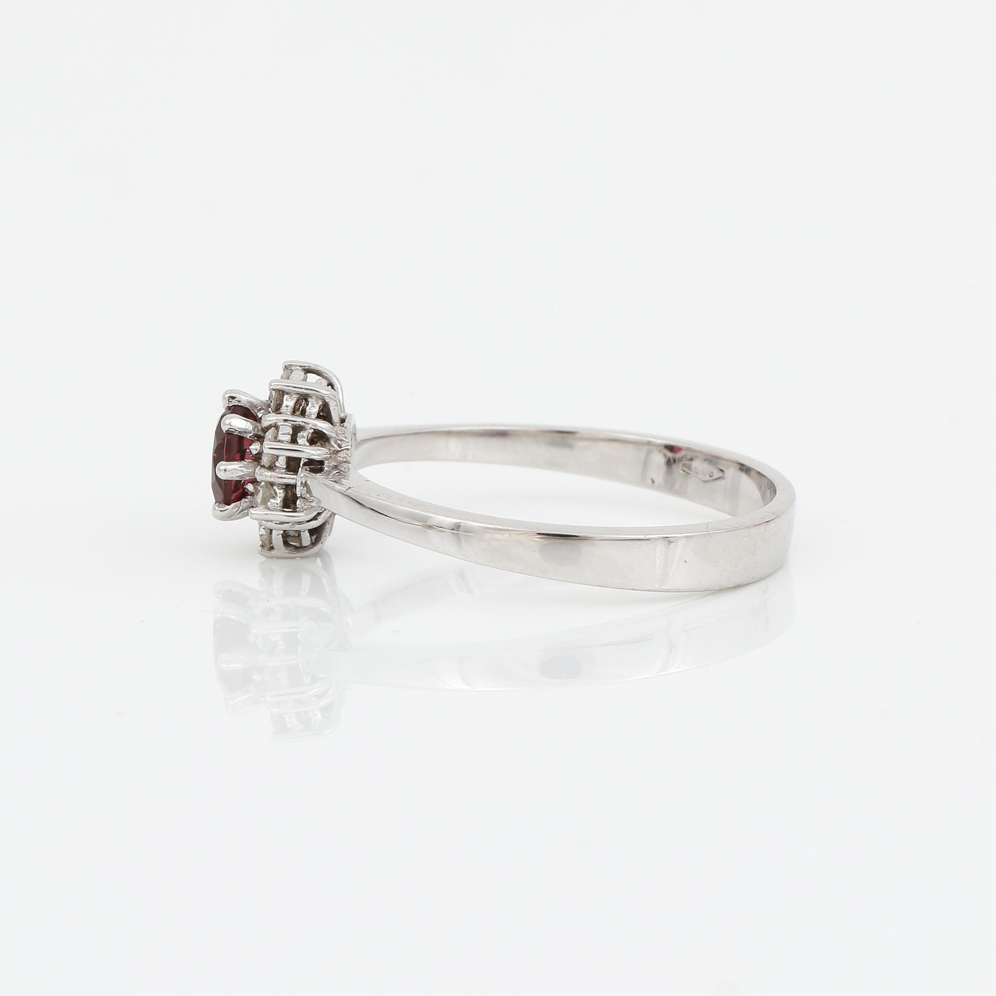 RING, 14K vitguld med fasettslipad turmalin och diamanter 0,15 ct. Vikt 2,5 gram.