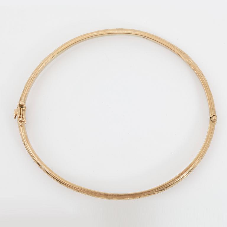 ARMRING, guld 18k, Stockholm 1900-tal. Vikt ca 6 gram.