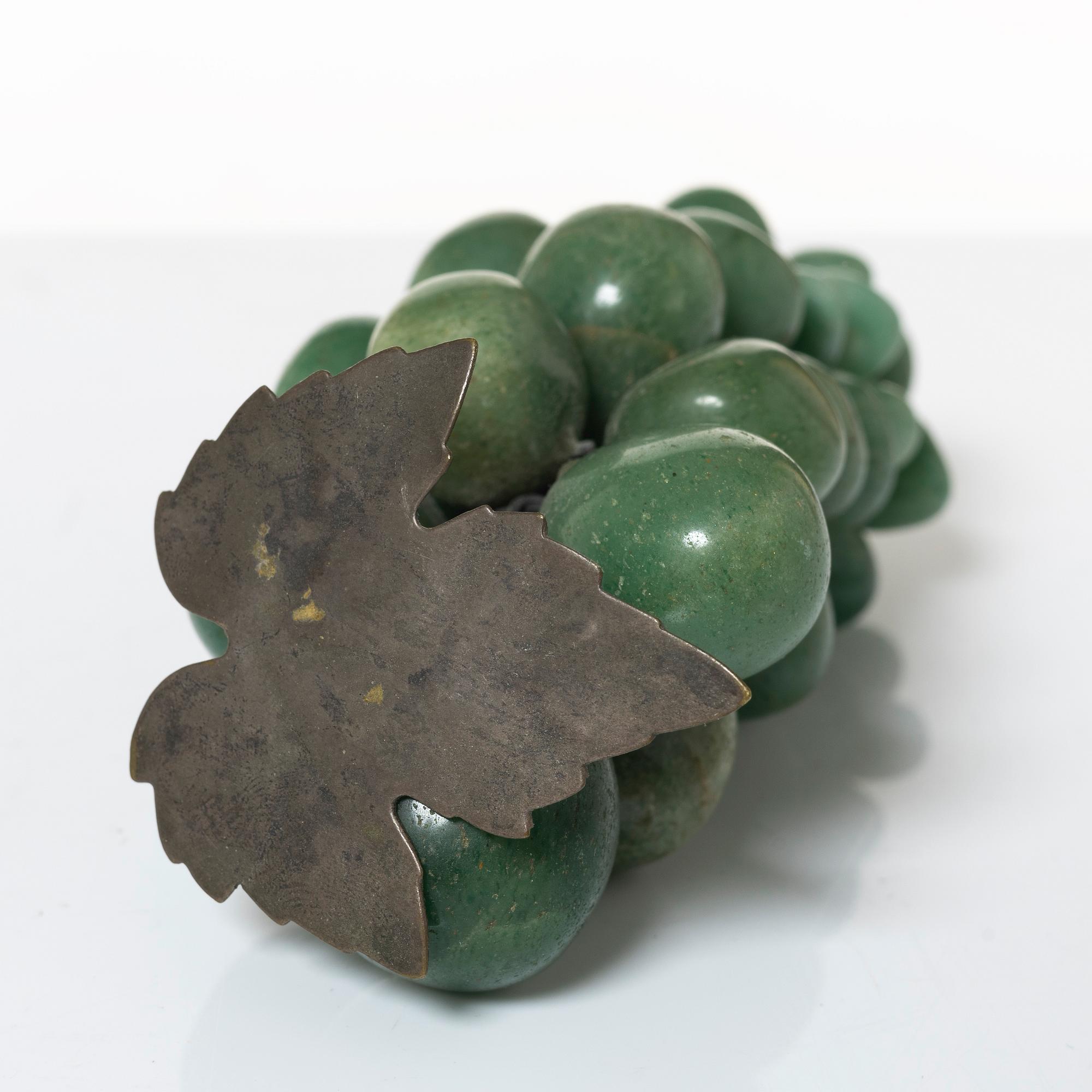 Bordsdekorationer i form av druvklasar, 2 st, 1900-talets mitt.