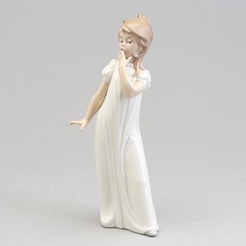FIGURINER, 7 st, porslin, Lladro samt NAO, Spanien, 1900-talets andra hälft.