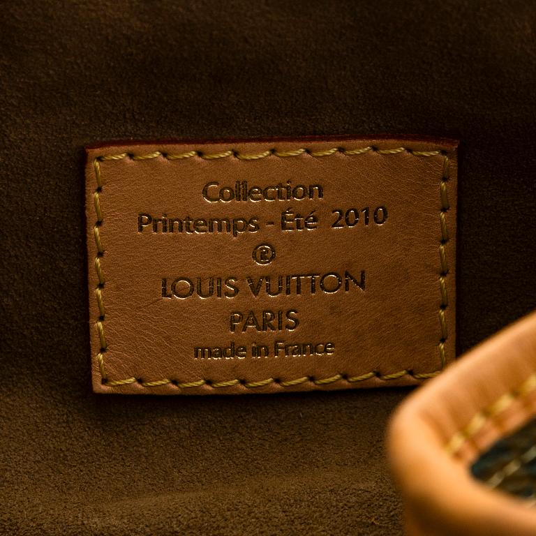 Louis Vuitton, an "Eden Neo" bag.