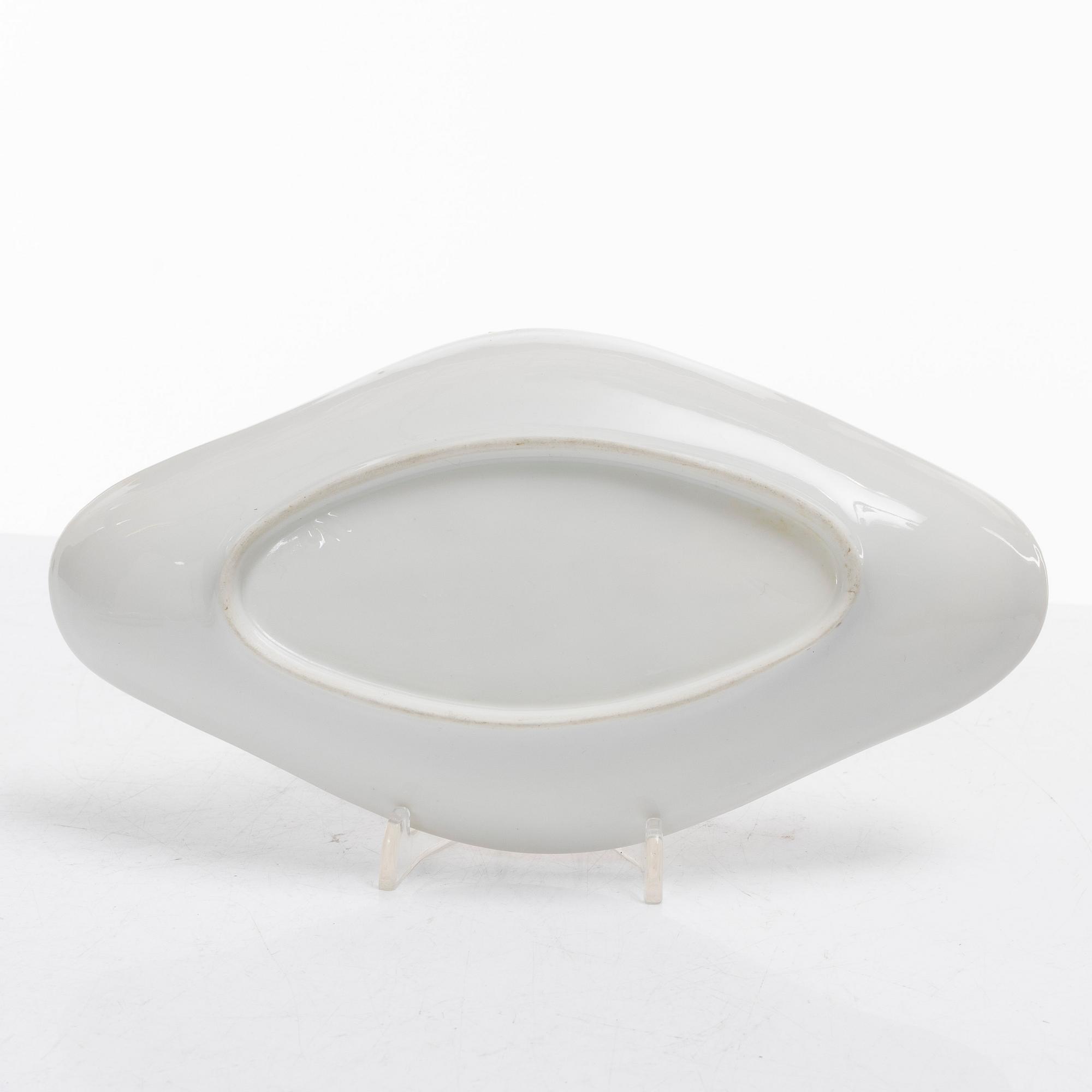 A 106-piece dinner service, circa 1900.