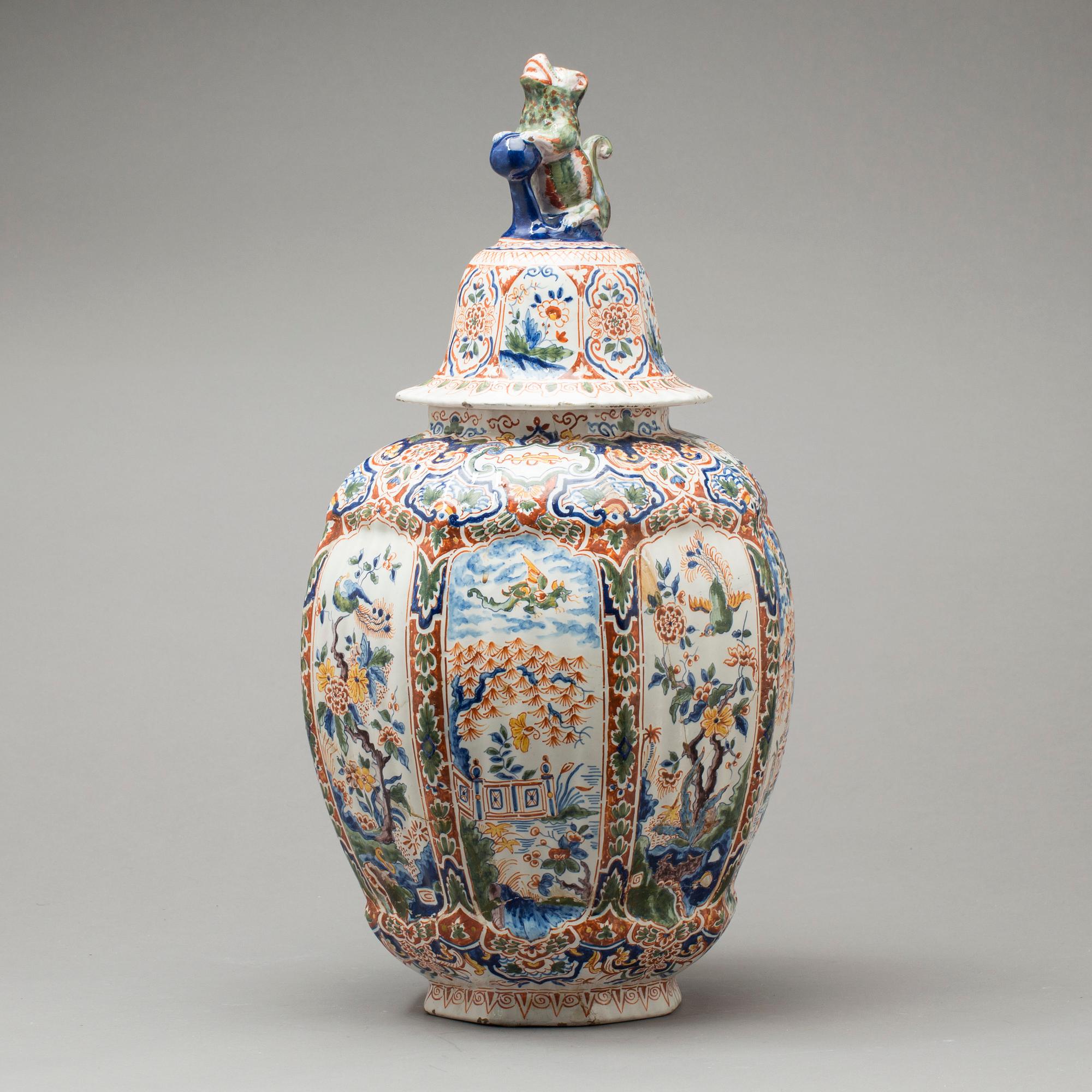 LOCKURNA, fajans, Delft, signerad Lambertus von Eenhoorn (1691-1721).