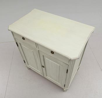 SKÄNK, gustaviansk stil, 1900-talets andra hälft.