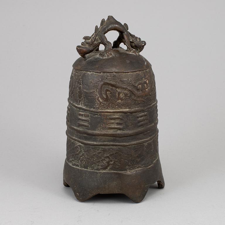 A Japanese bronze bell, 20th century.