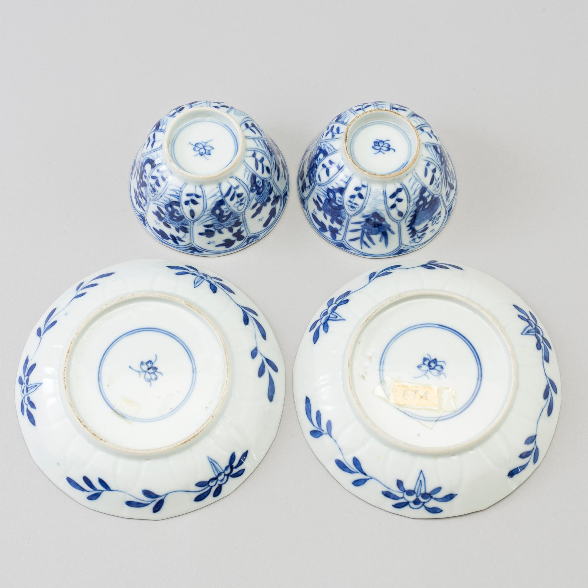 KOPPAR med FAT, ett par, porslin. Qingdynastin, 1800-tal, kangxi stil.
