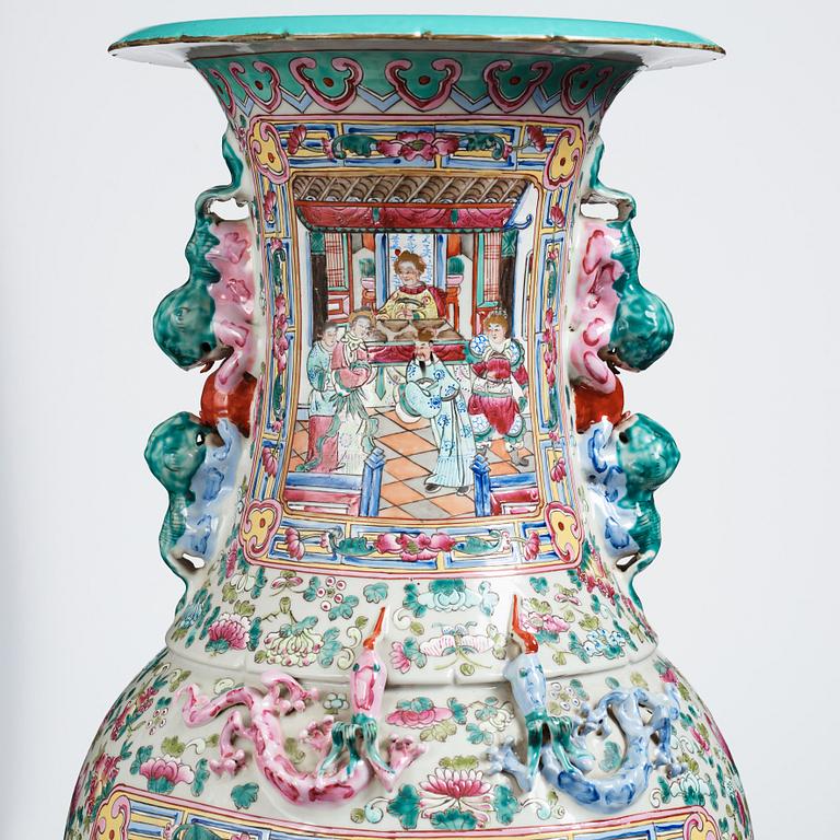 A massive Canton vase, late Qing dynasty.