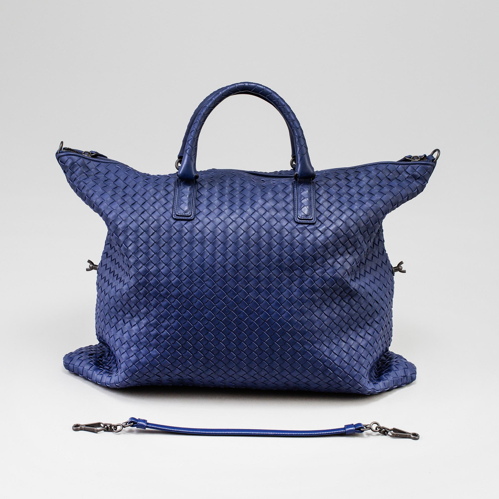 A 'Maxi Convertible Bag' in intrecciato nappa  from Bottega Veneta, 2014.