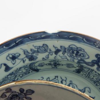 Deep plates 6 pcs and berry plates 2 pcs China Qianlong (1736-95) porcelain.