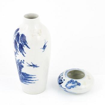 A blue and white brush washer and vase, Qing dynasty, 19th Century.