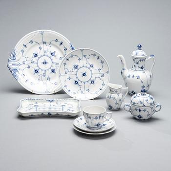 KAFFESERVIS, 30 delar, porslin, "Musselmalet", Royal Copenhagen 1950-60-tal.