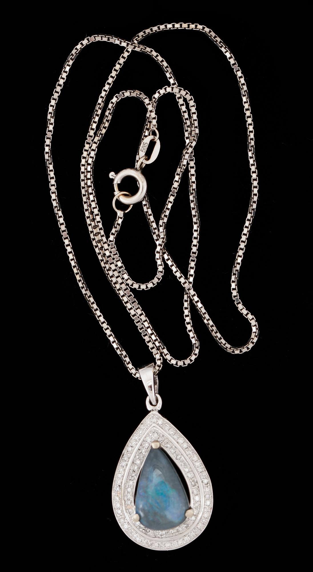 HALSSMYCKE, 14k vitguld med opal och diamanter tot ca0,42ct. 2000-tal. Totalvikt ca6g.