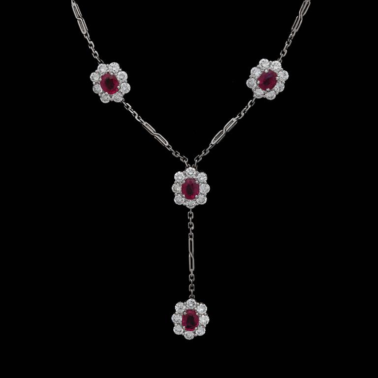 An oval cut ruby necklace, tot. app. 2.80 cts with brilliant cut diamonds, tot. 2.60 ct.