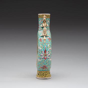 PILGRIMSFLASKA, porslin. Qingdynastin 1800-tal.