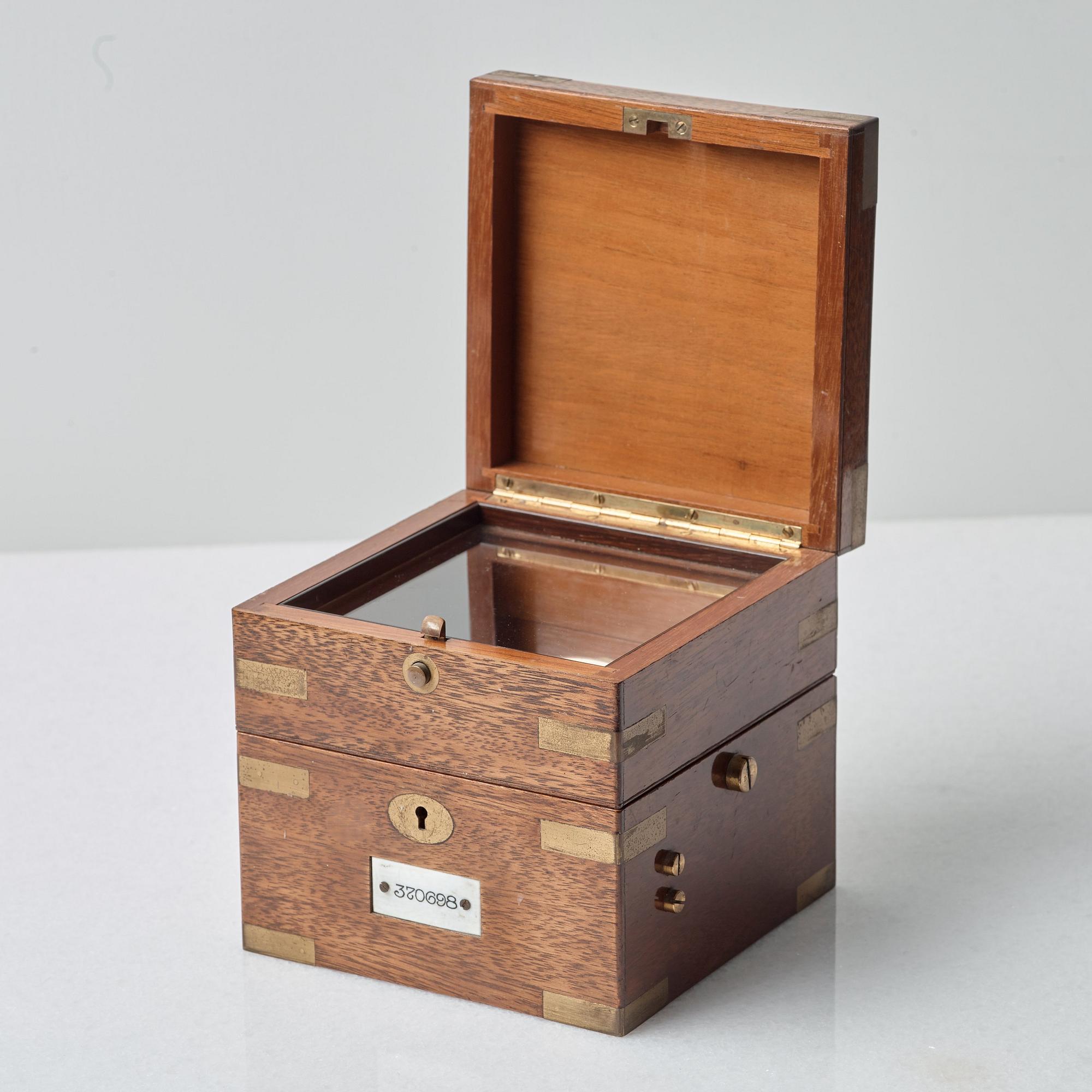 VACHERON & CONSTANTIN, Genève, Two-Day Marine Chronometer, 132 x 128 x 132 mm,