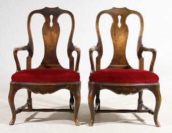 KARMSTOLAR, ett par, rokokostil, tidigt 1900-tal.