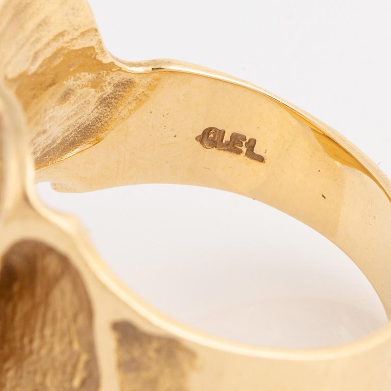 Ole Lynggaard, 18K gold and brilliant cut diamond ring.