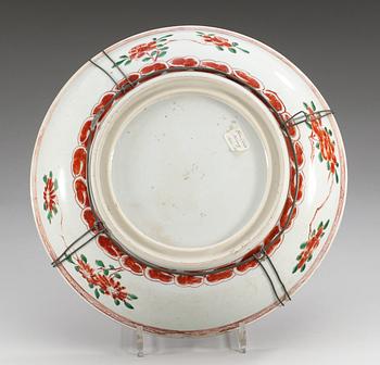 A wucai dish, Qing dynasty, Kangxi (1662-1722).