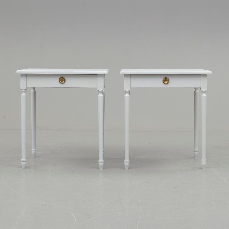 SÄNGBORD, ett par. 1900-talets mitt.