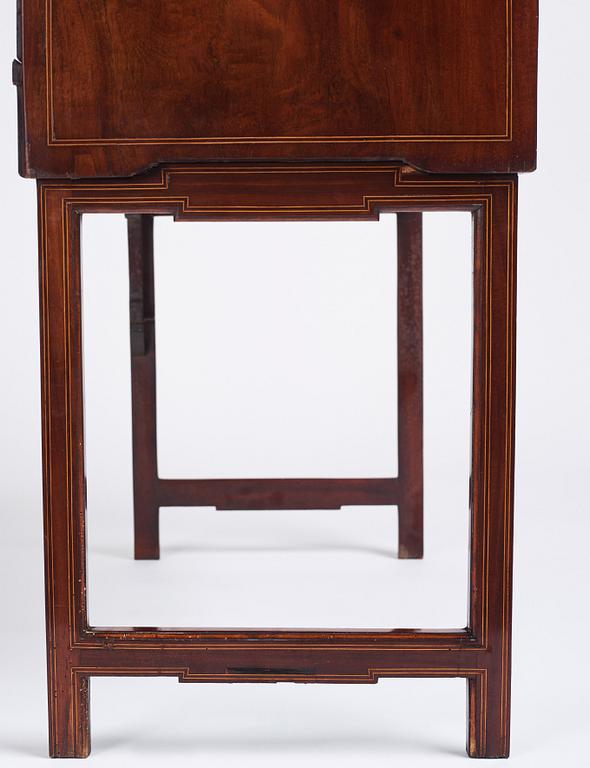 A Gustavian travel secretaire by Georg Haupt (master in Stockholm 1770-1784), signed.