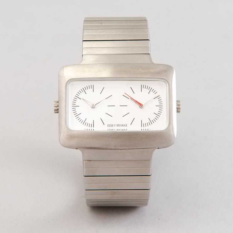 ISSEY MIYAKE, wristwatch 28 x 39 mm, design Harri Koskinen.